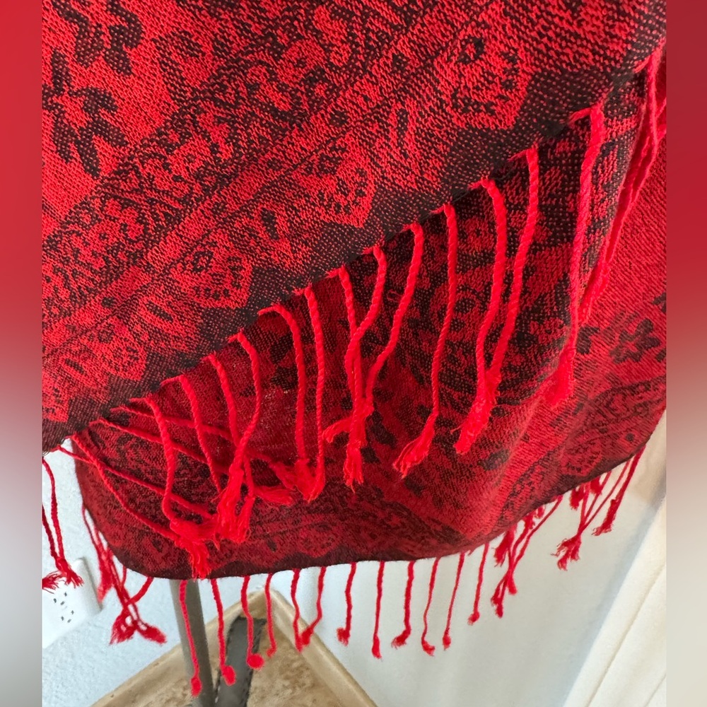 Red Pashmina with Paisley Design - Picture 3 of 5